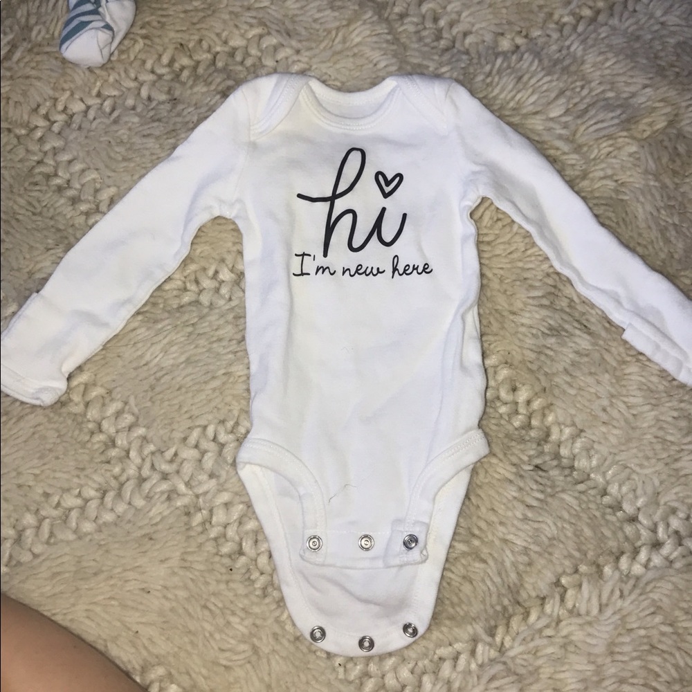 ‘Hi I’m new here’ Onsie. Newborn.